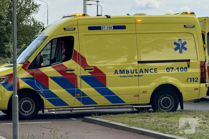 Fietser aangereden door auto met aanhanger