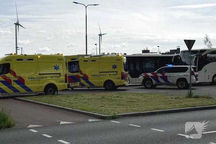 Fietser aangereden door auto met aanhanger