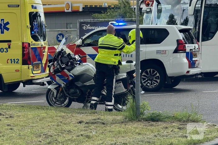 Fietser aangereden door auto met aanhanger