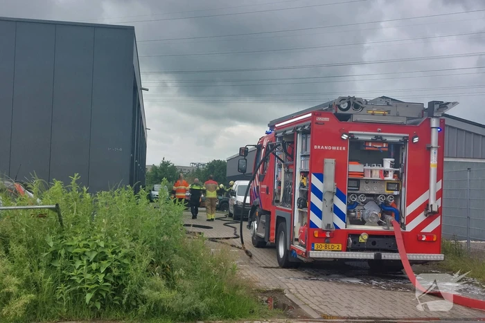 Persoon gewond bij autobrand