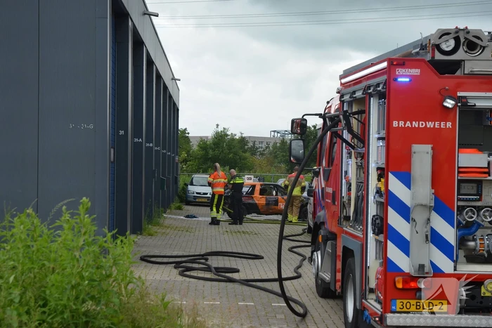 Persoon gewond bij autobrand