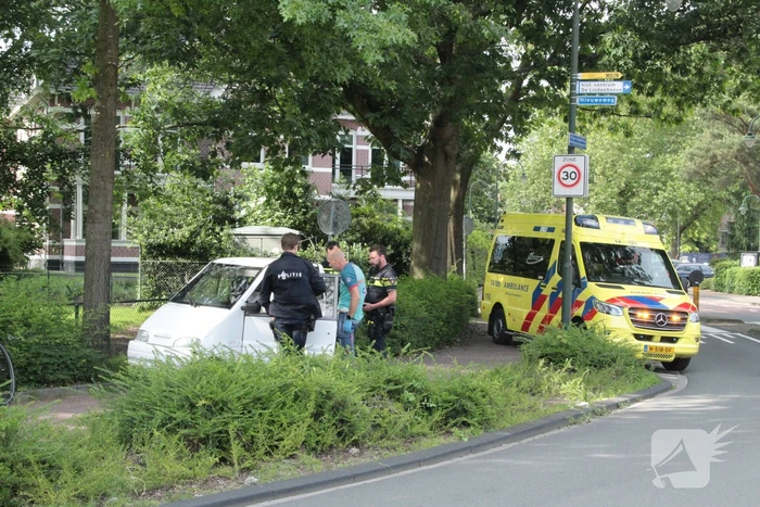 Brommobiel klapt op fietser