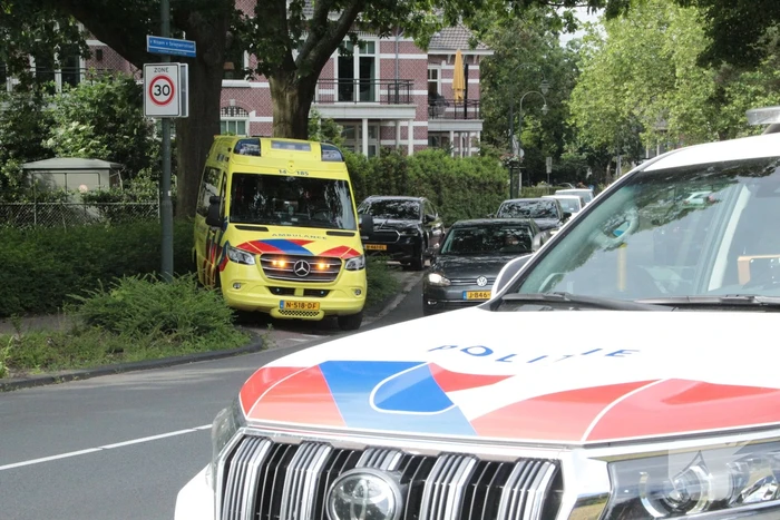 Brommobiel klapt op fietser