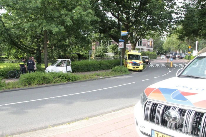 Brommobiel klapt op fietser