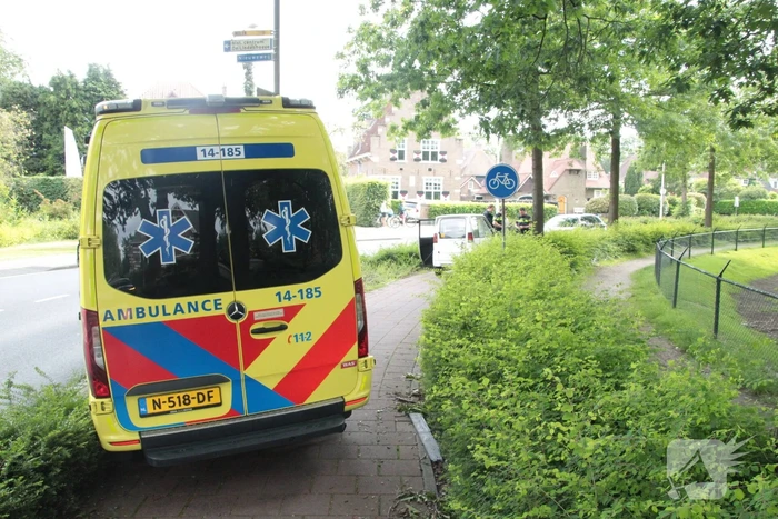 Brommobiel klapt op fietser