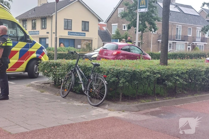 Fietser gewond bij botsing met auto