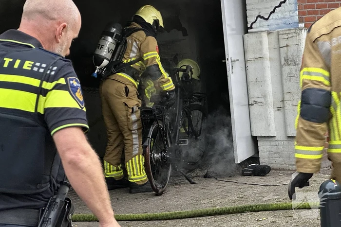 Ebike vat vlam in schuur