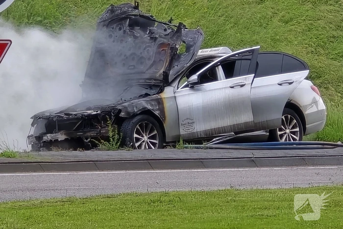 Taxi door brand verwoest
