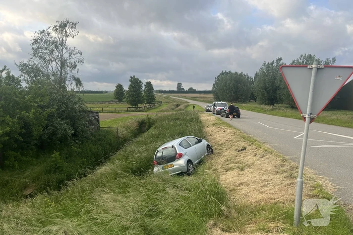 Automobilist verliest macht over het stuur