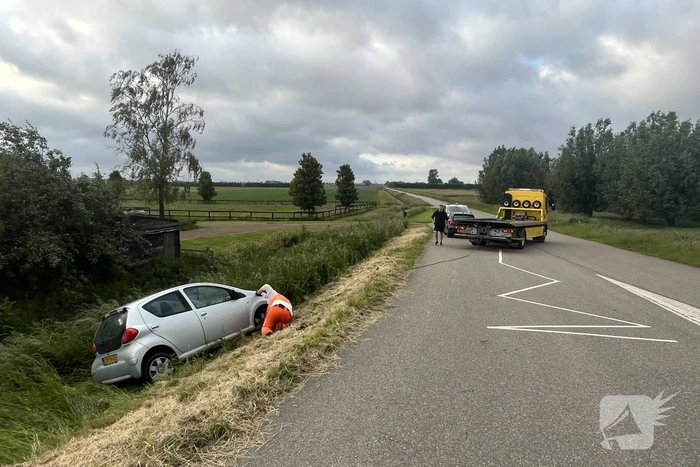 Automobilist verliest macht over het stuur