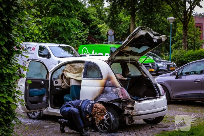 Forensische opsporing Doet onderzoek naar autobrand