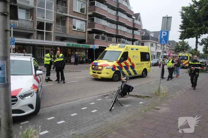 Fietser ernstig gewond bij botsing met auto