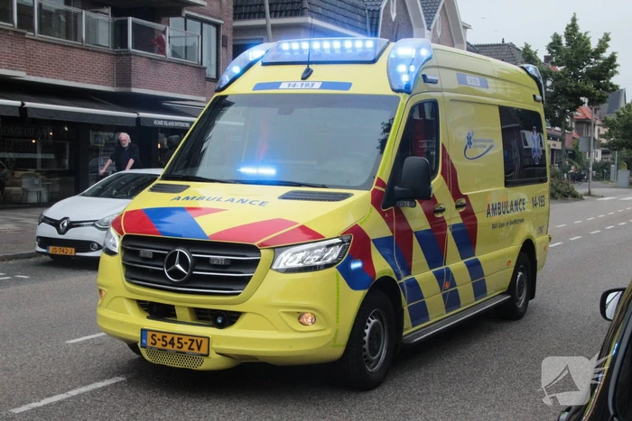 Fietser ernstig gewond bij botsing met auto