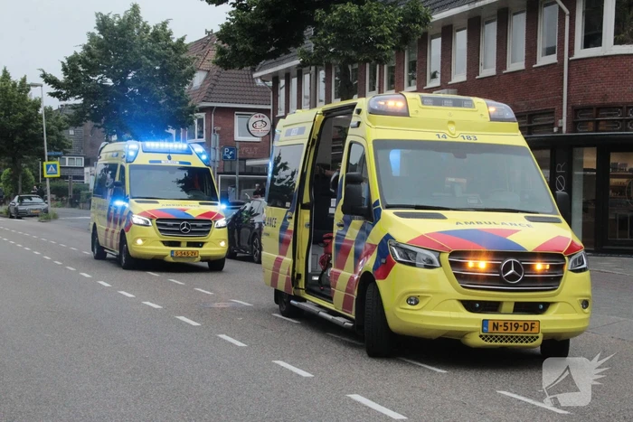 Fietser ernstig gewond bij botsing met auto