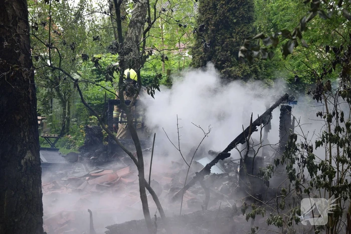 Felle brand verwoest schuur bij woning