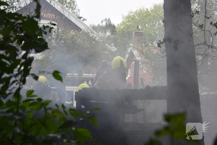 Felle brand verwoest schuur bij woning