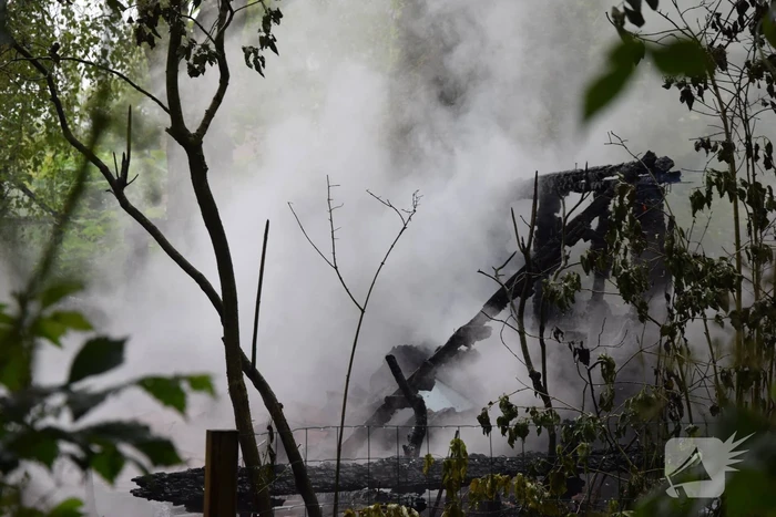Felle brand verwoest schuur bij woning