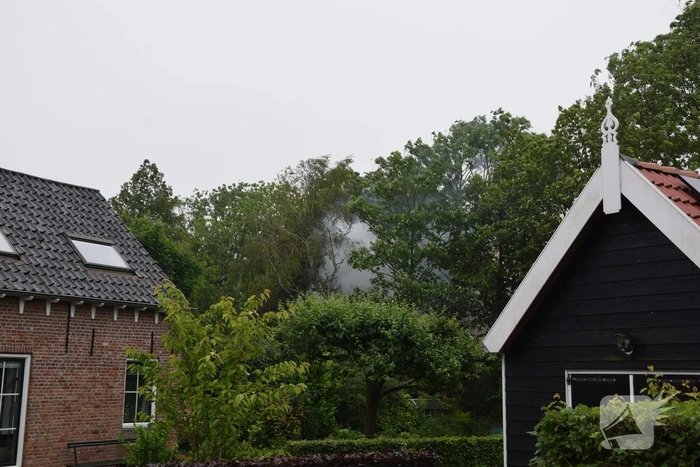 Felle brand verwoest schuur bij woning
