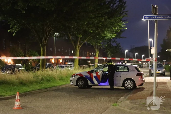 Voorgevel en voordeur beschadigd na explosie