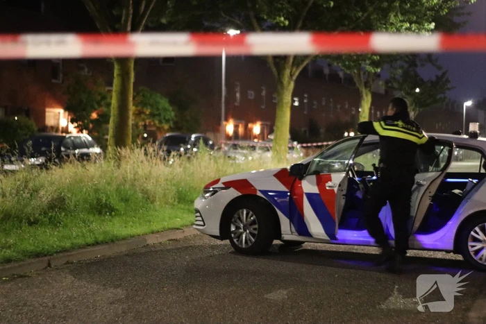 Voorgevel en voordeur beschadigd na explosie