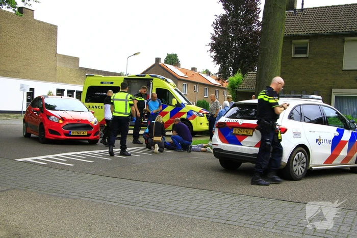 Fietser hard ten val na aanrijding met auto