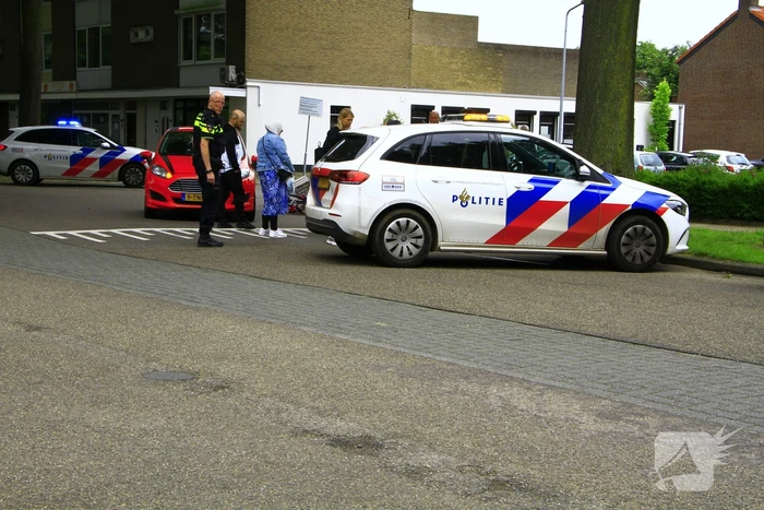 Fietser hard ten val na aanrijding met auto
