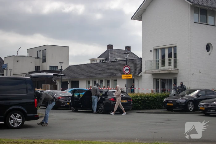Arrestatieteam valt woning binnen