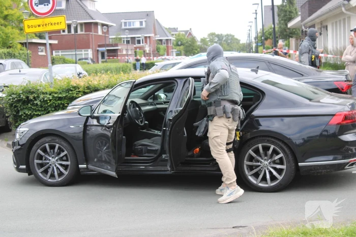 Arrestatieteam valt woning binnen