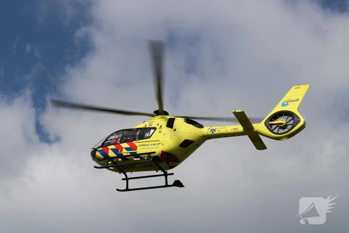 Traumahelikopter landt voor noodsituatie in woning