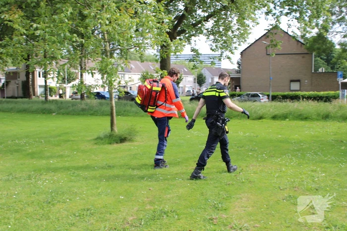 Traumahelikopter landt voor noodsituatie in woning