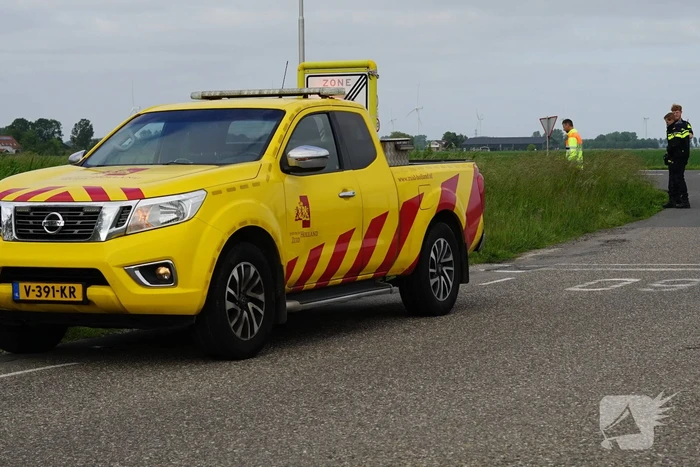 Vrouw verdwijnt met auto in de sloot