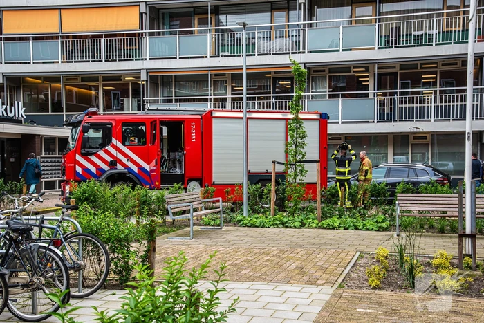Brand in flatwoning snel onder controle