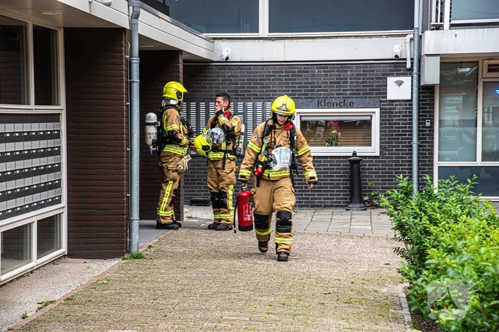Brand in flatwoning snel onder controle