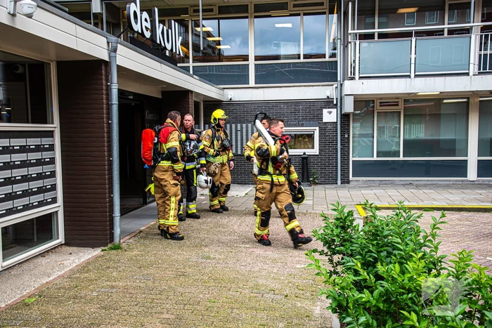 Brand in flatwoning snel onder controle