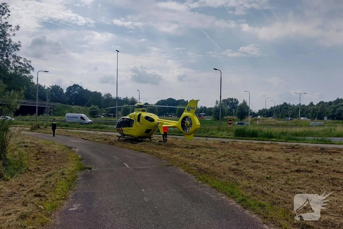 Traumahelikopter landt langs snelweg voor rendez-vous