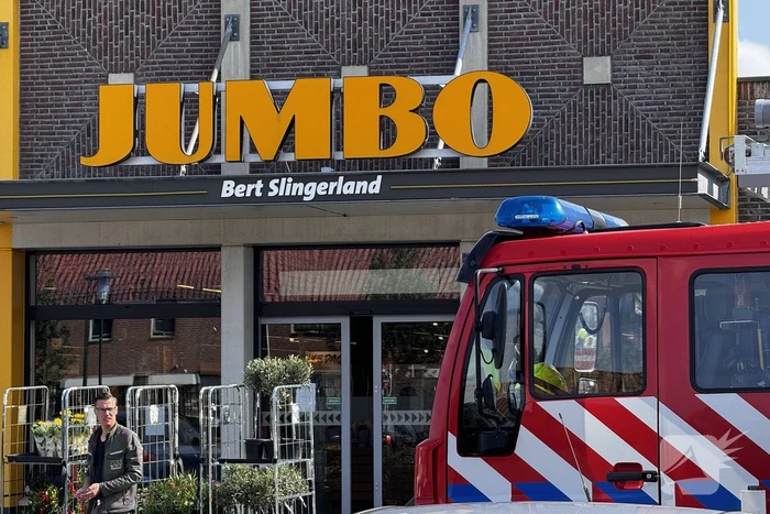 Brand in autodeur snel geblust