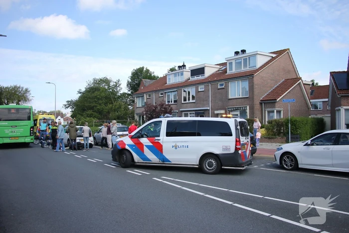 Scooterrijder botst achterop auto