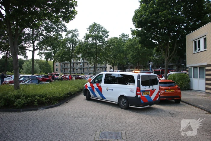 Brand op vijfde verdieping, veel hulpdiensten aanwezig