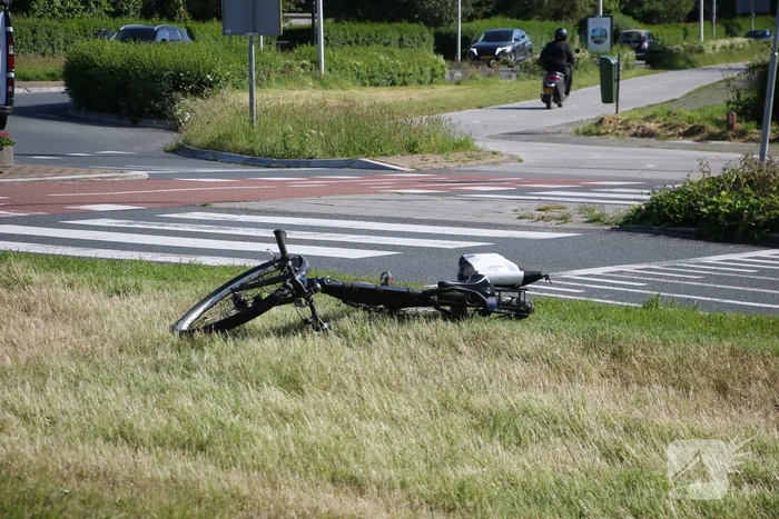 Weer een fietser aangereden op rotonde