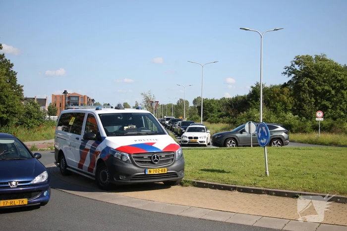 Weer een fietser aangereden op rotonde