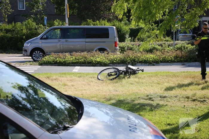 Weer een fietser aangereden op rotonde