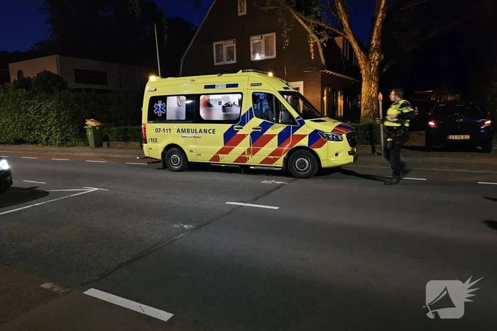Fietser klapt op voorruit van personenauto