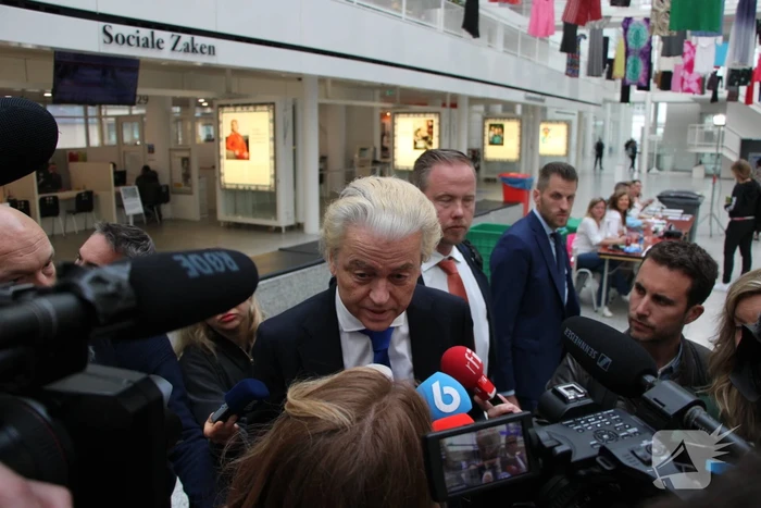PVV-leider Wilders brengt stem uit voor Europees Parlementsverkiezing