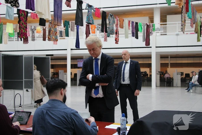 PVV-leider Wilders brengt stem uit voor Europees Parlementsverkiezing