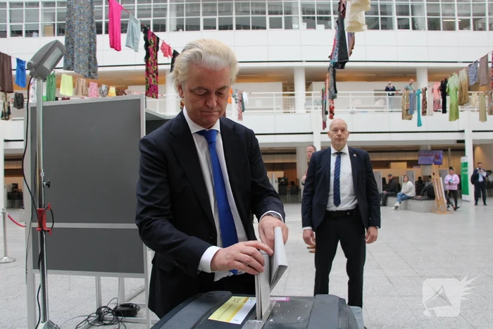 PVV-leider Wilders brengt stem uit voor Europees Parlementsverkiezing
