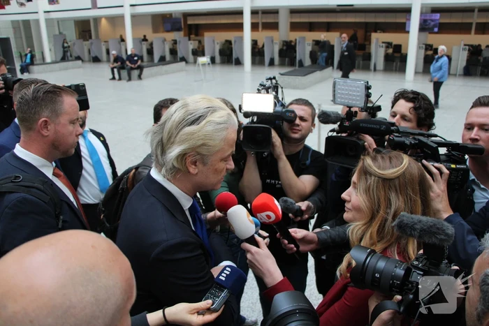 PVV-leider Wilders brengt stem uit voor Europees Parlementsverkiezing