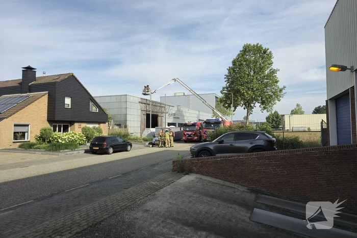 Bedrijf ontruimd door brand in bedrijfshal