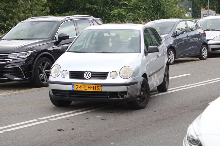 Schade na ongeval op kruising