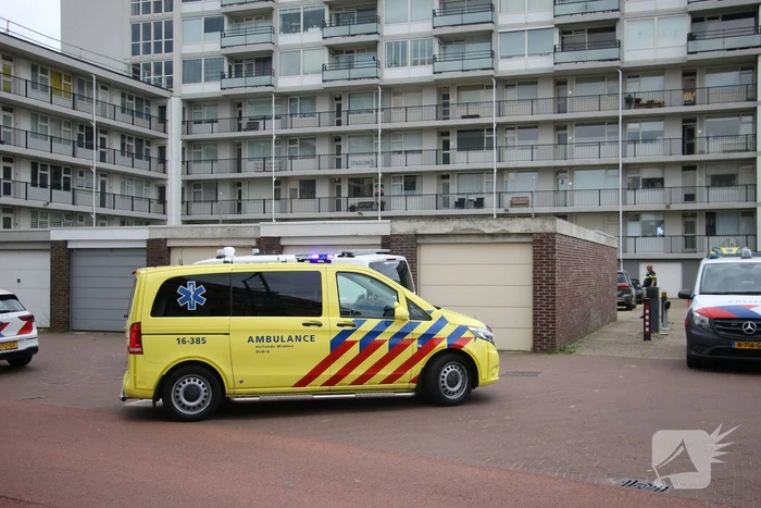 Persoon zwaargewond nadat hamer van grote hoogte valt
