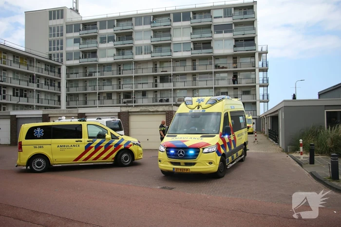 Persoon zwaargewond nadat hamer van grote hoogte valt
